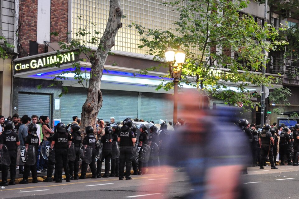 La Policía de la Ciudad desplegó un operativo desmesurado (Fuente: Valeria Ruiz)