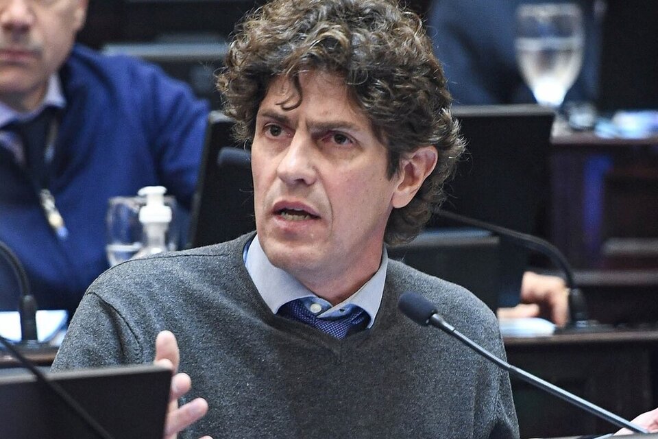 Martín Lousteau votó por el rechazo al DNU 70 en el Senado.
