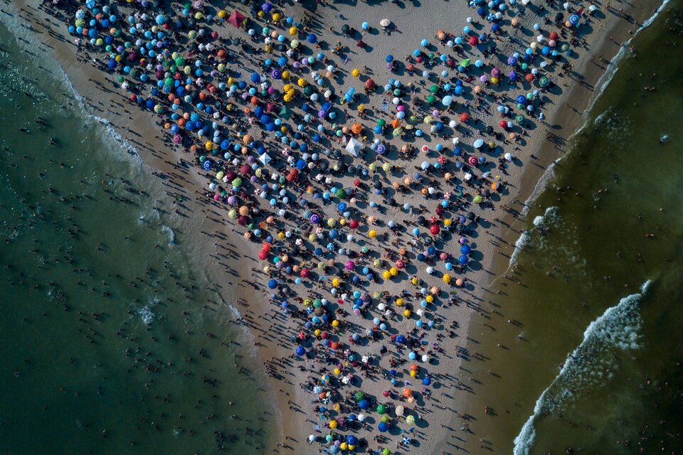 Las playas cariocas como hormigueros humanos. (Fuente: AFP)