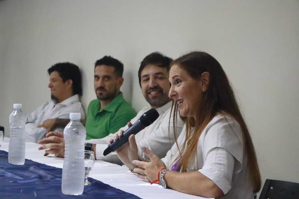 Cinthia Montes durante la última visita del ministro Kreplak a Moreno. 