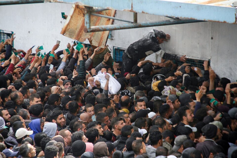 El hambre acecha a los gazatíes tanto como las bombas. (Fuente: NA)