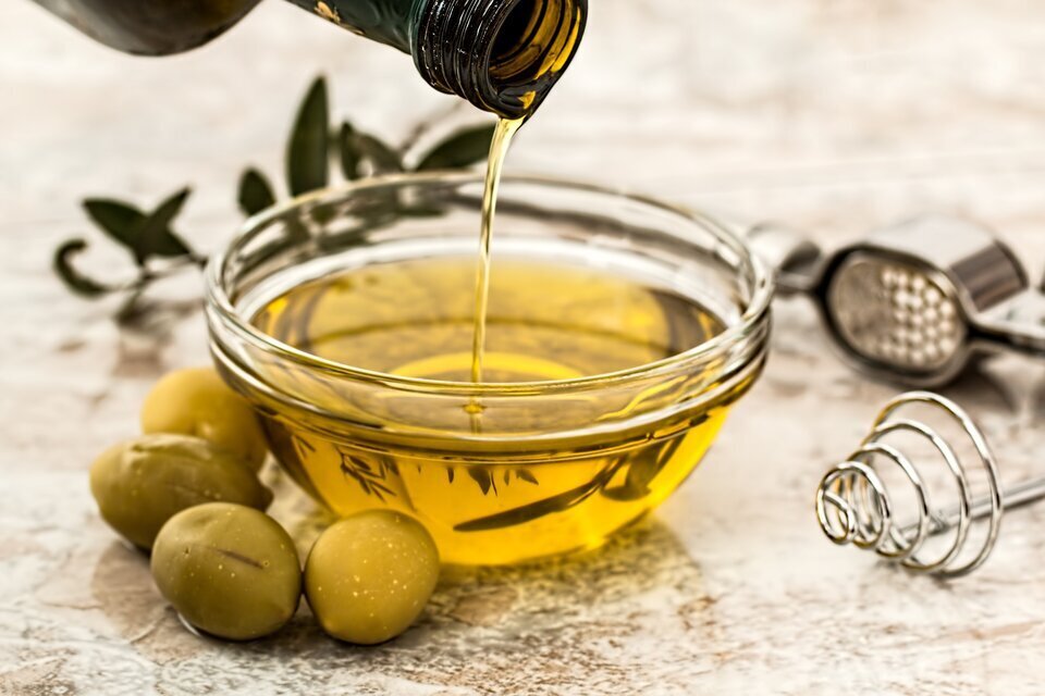 La Anmat prohibió una marca de aceite de oliva elaborada en Mendoza. Imagen: Pexels