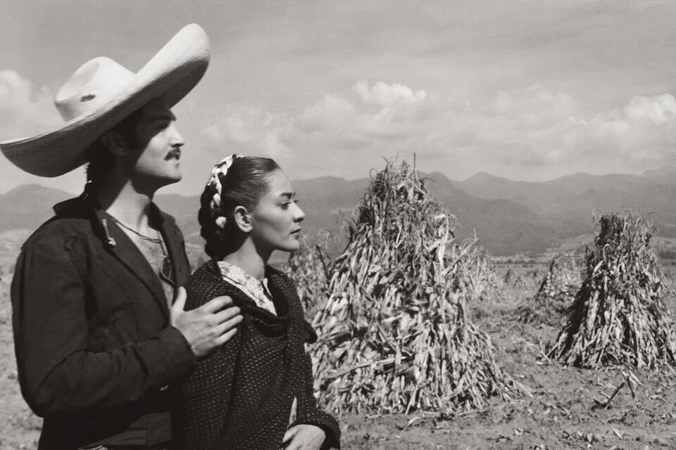 Roberto Cañedo y Columba Domínguez en "Pueblerina" (1948), de Emilio Fernández. 