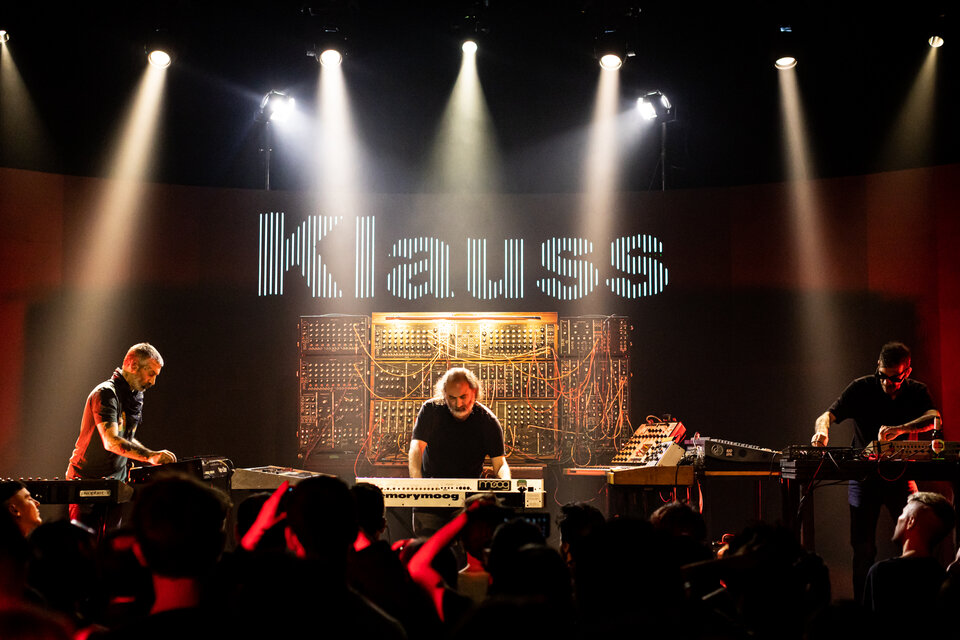 Klauss y una performance inspirada en pinturas del Museo Nacional de Bellas Artes (Fuente: Pablo Mekler)