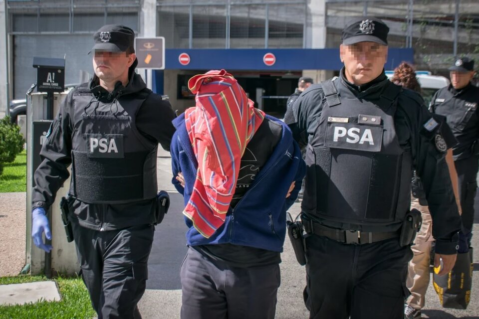 Ocho detenidos tras intentar traficar 43 kilos de cocaína en la bodega de un avión (Fuente: PSA)