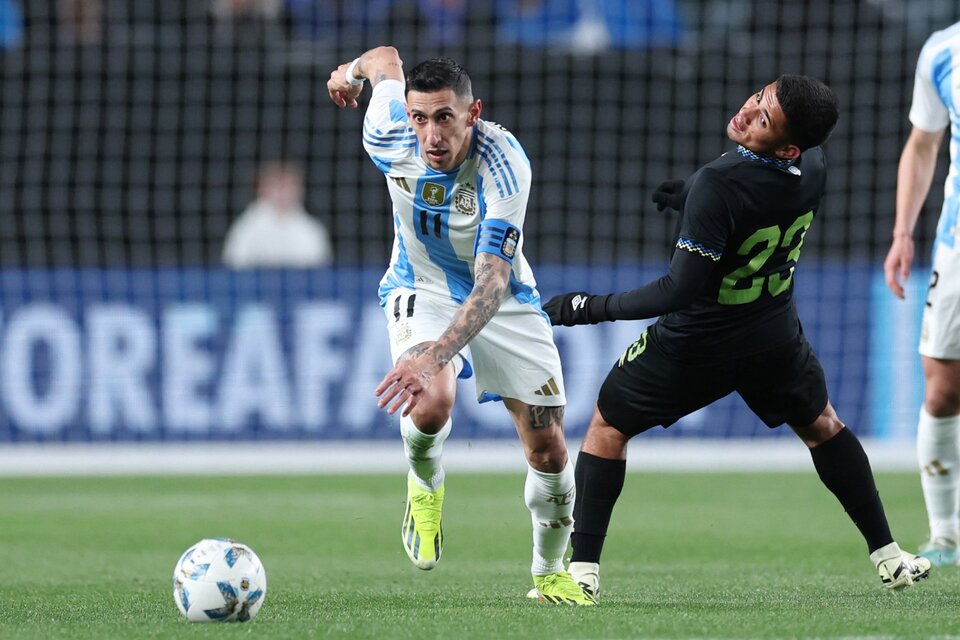 Di María fue el capitán en el 3-0 de Argentina ante El Salvador (Fuente: AFP)