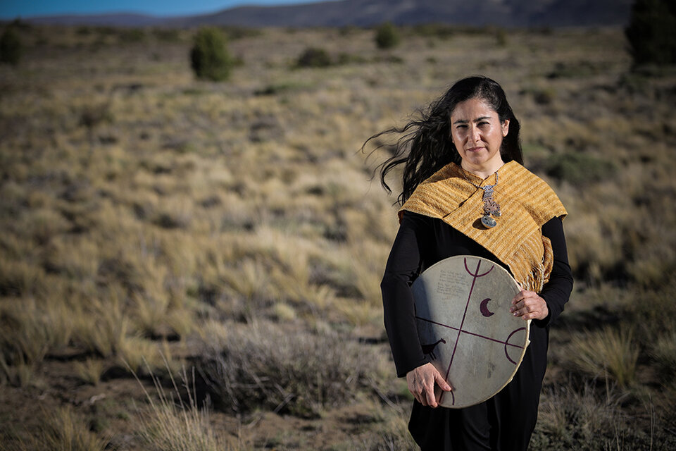 Anahí Rayen Mariluan es cantora y poeta del pueblo mapuche. (Fuente: Vero Manzanares)