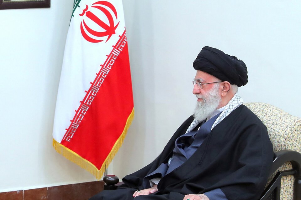 El ayatolá Ali Jamenei sostuvo que Irán responderá al ataque en Damasco. 