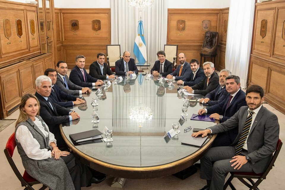 Nicolás Posse y Guillermo Francos encabezaron la reunión con los gobernadores de Juntos por el Cambio.