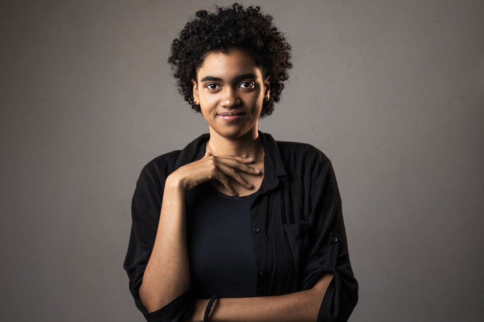 Akemi Perez Yac forma del grupo de jóvenes de Amnistía y cofundó el Colectivo Nigromante con artistas afrodescendientes de todo el mundo. (Fuente: Sebastián Freire)