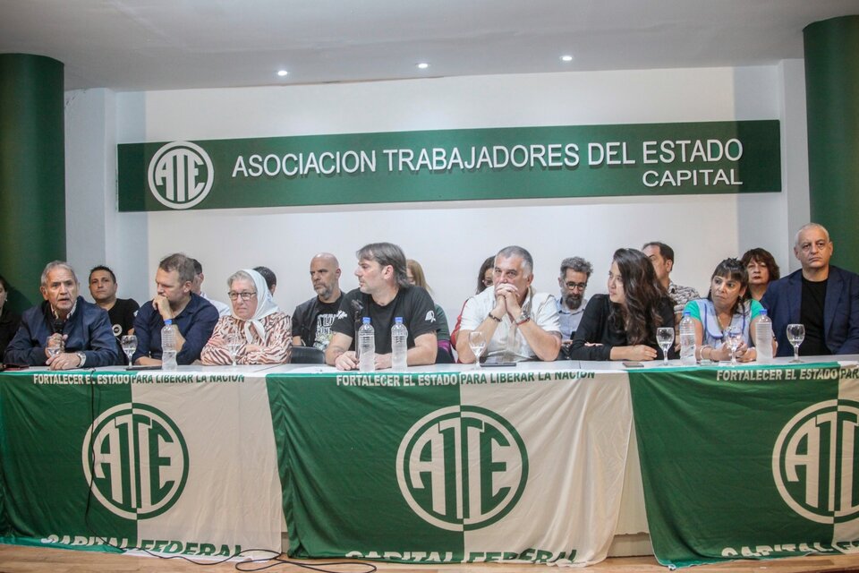 Conferencia de prensa de ATE, acompañado por una decena de gremios. (Fuente: Jorge Larrosa)