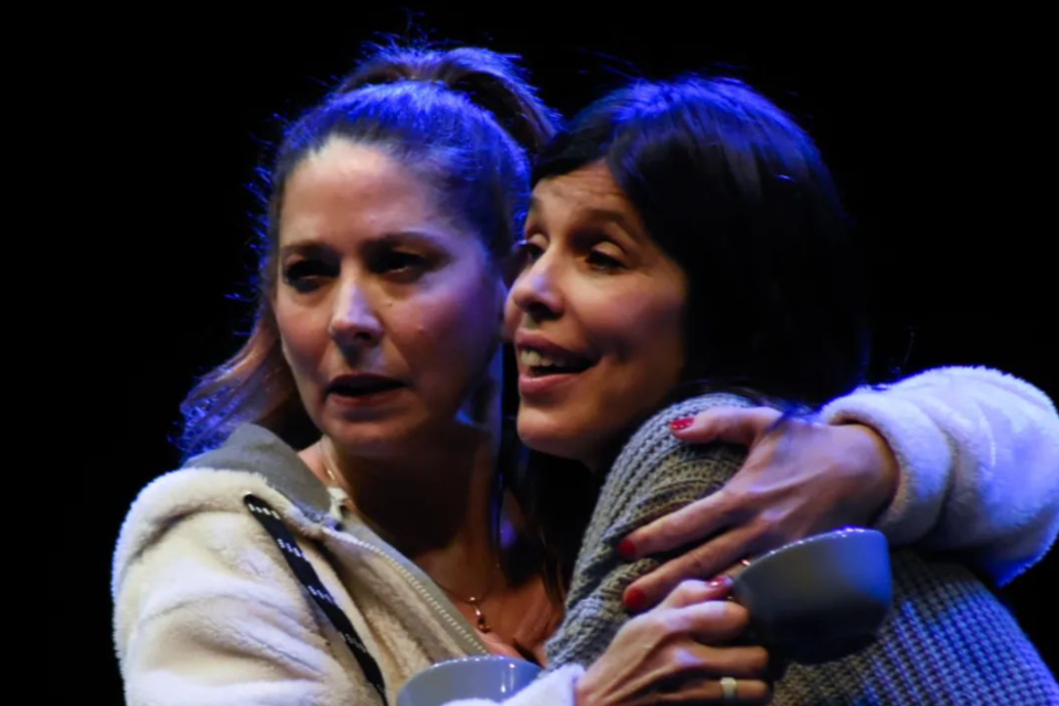 Laura Novoa y Valentina Bassi en "Los gestos bárbaros" (Fuente: Prensa)