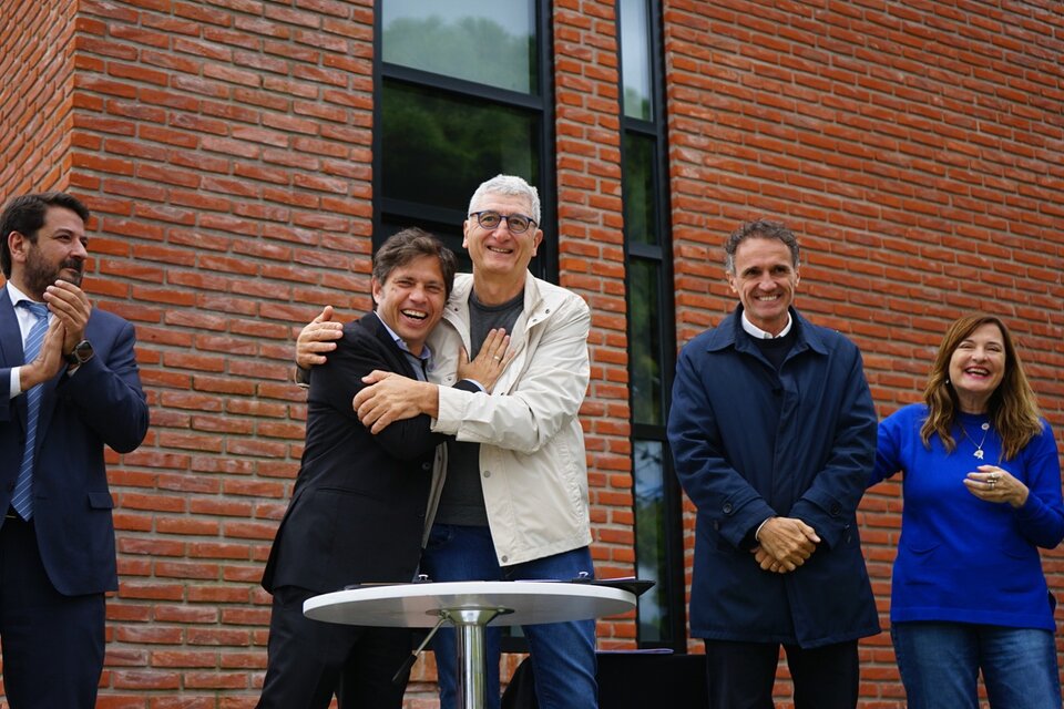 Gustavo Barrera junto a Axel Kicillof y parte del gabinete en Villa Gesell. 