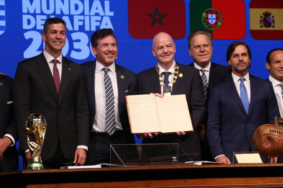 La FIFA y la Conmebol oficializaron el acuerdo para el Mundial 2030 (Fuente: EFE)