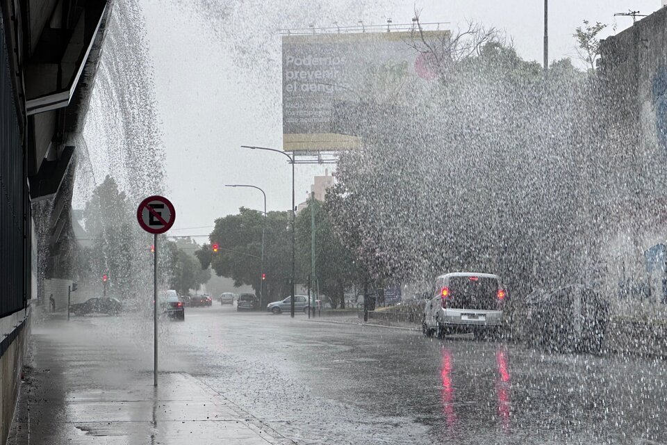 Alerta por lluvias fuertes, tormentas y granizo para la Ciudad de Buenos Aires y 14 provincias (Fuente: Télam)