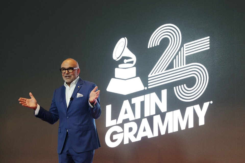 Manuel Abud, CEO de  Latin Recording Academy, anuncia detalles de la ceremonia de los Latin Grammy 2024 (Fuente: Getty Images)