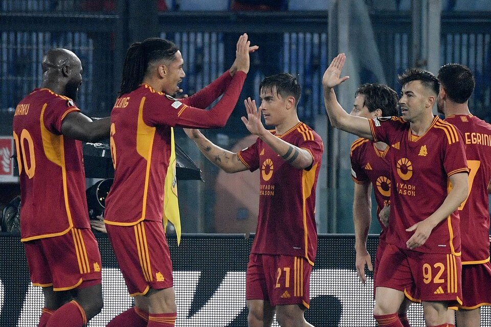 Dybala celebra su gol, clave para vencer al Milan y meterse entre los cuatro mejores con la Roma (Fuente: AFP)