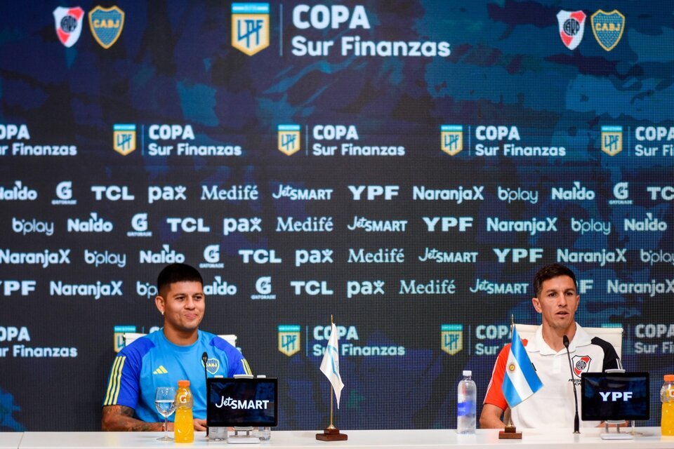 Marcos Rojo y Nacho Fernández, durante la conferencia de prensa.