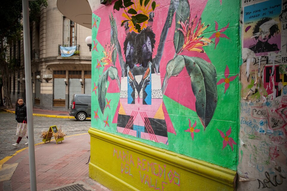 El mural fue realizado por Kilava en 2020 en colaboración con otra artista, La Negra Chimba (Fuente: Adrián Pérez)