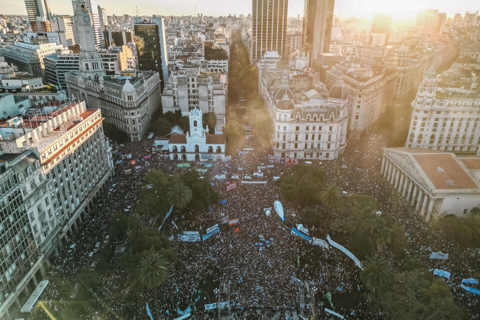 Víctor Hugo y un emotivo editorial sobre la marcha federal universitaria (Fuente: EFE)