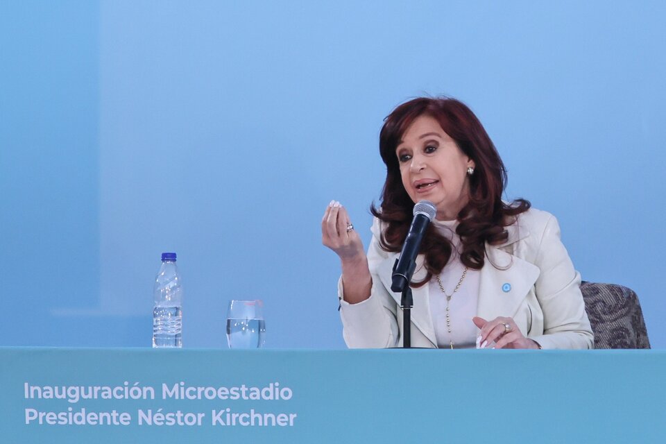 Cristina Kirchner reapareció y cuestionó el brutal ajuste del gobierno nacional (Fuente: EFE)