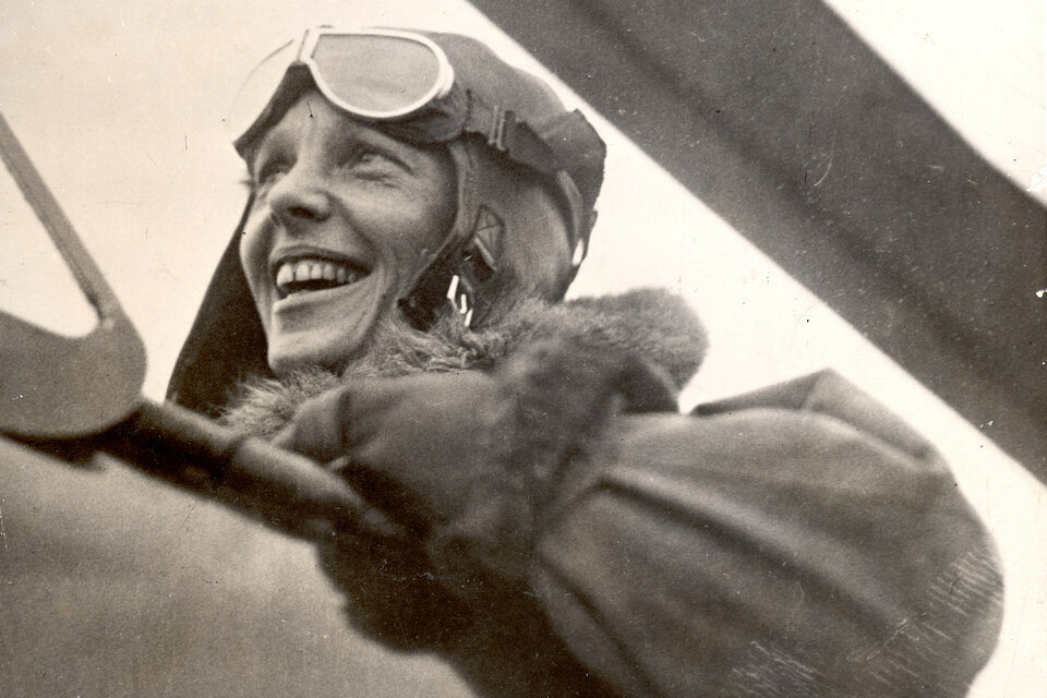 Amelia Earheart se convirtió en la primer mujer en curazar en avión de Europa a América el 20 de mayo de 1932.