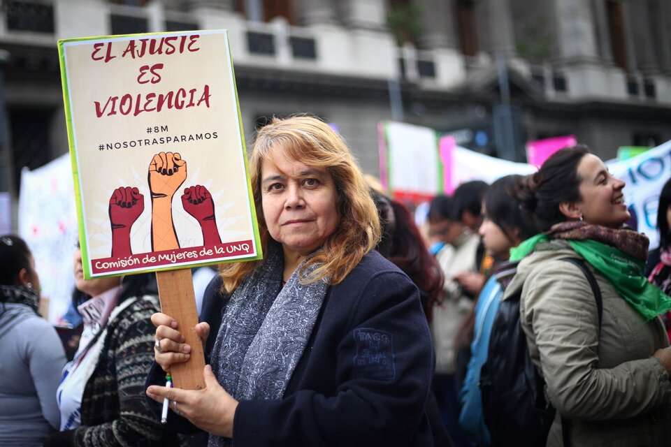 Una mujer reclama contra el ajuste a las jubilaciones y contra el fin de la moratoria previsional. (Fuente: Jose Nico)