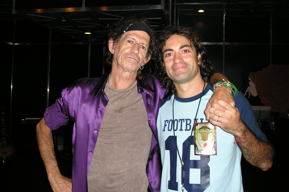 Keith Richards junto a Diego Perri, obsesivo coleccionista de los Stones.