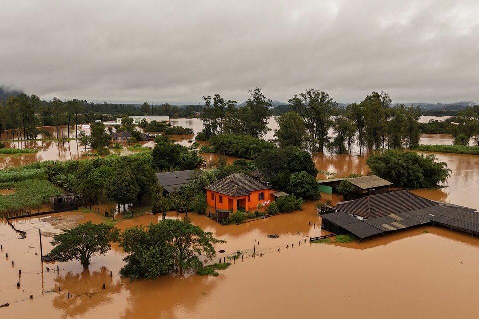Una dantesca escena panorámica de las inundaciones en el sur brasileño (Fuente: AFP)