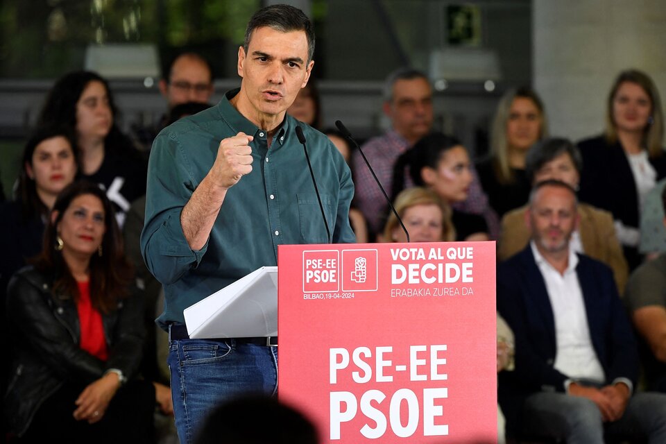 Javier Milei arremetió contra el jefe del Gobierno español, Pedro Sánchez (Fuente: AFP)