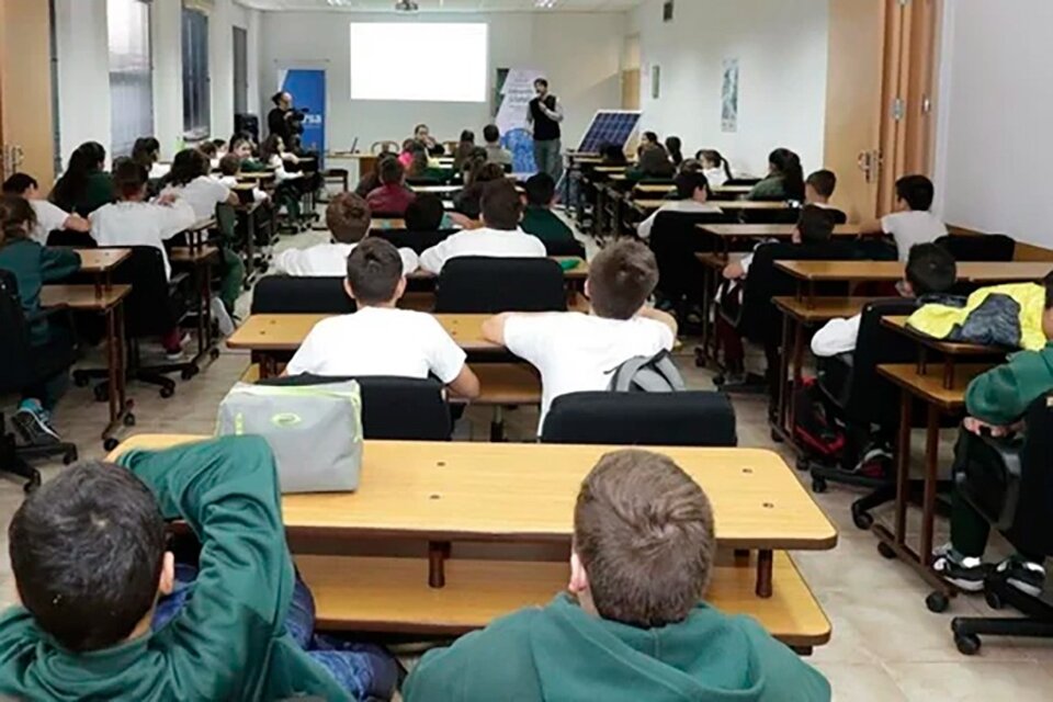 En la Argentina, casi el 28% de estudiantes cursan en escuelas de educación privada, según un informe