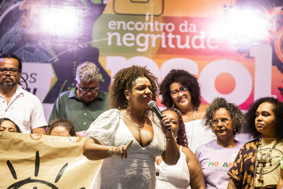 Renata Souza en el escenario principal del II Encuentro de Negritudes del PSOL. Imagen: Rafaela Araujo