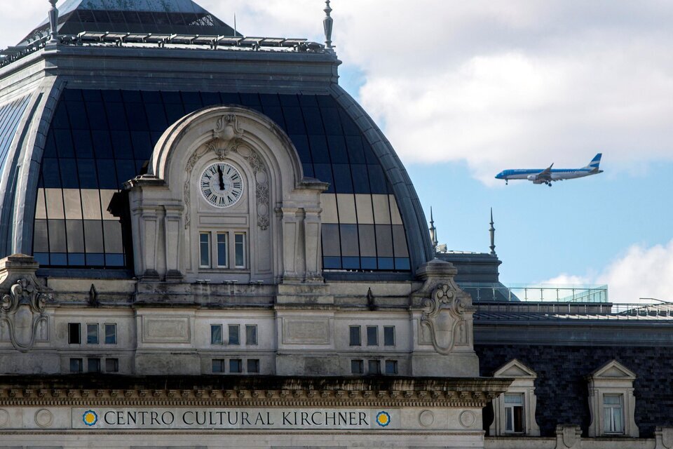 El Gobierno cambiará el nombre del Centro Cultural Kirchner por "Palacio Libertad" (Fuente: NA)