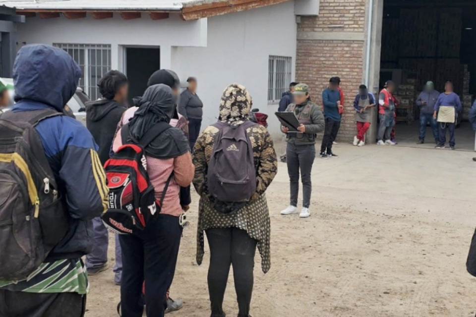 Encuentran a 28 salteños en situación de trata en una finca de Mendoza