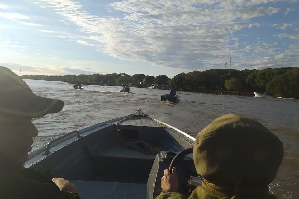 Una embarcación de las Fuerzas Armadas del país vecino se desplazó sobre aguas argentinas y realizó disparos. 