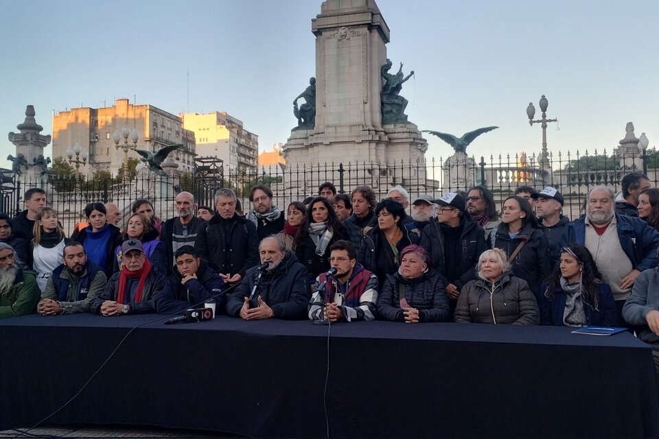 La conferencia de prensa de los movimientos sociales después de los allanamientos.