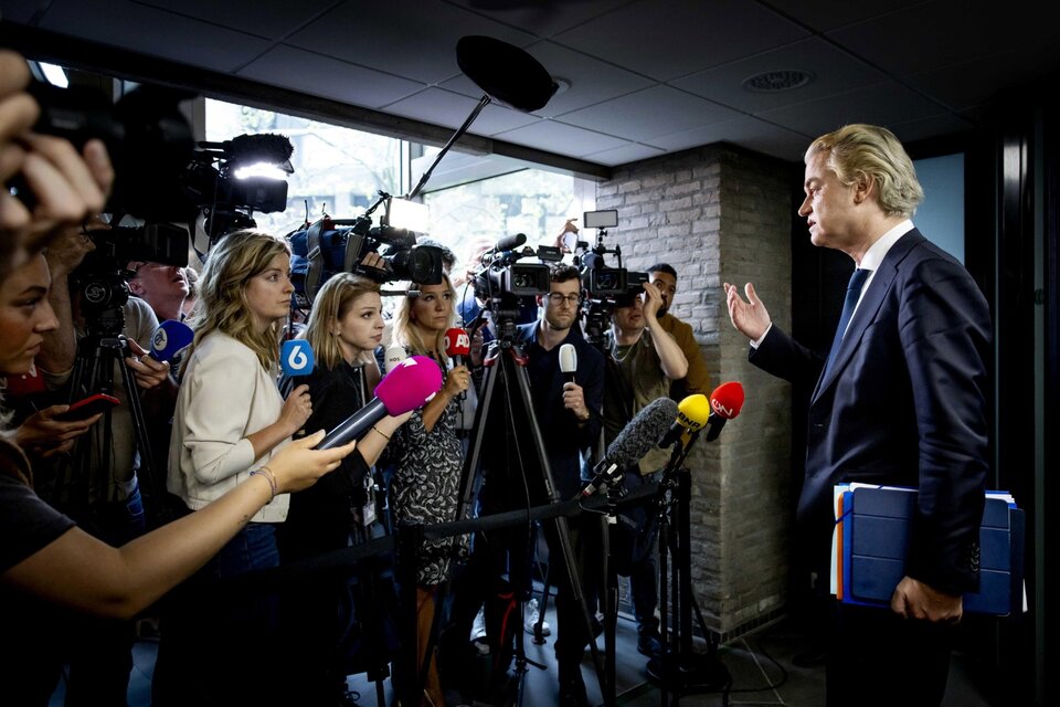 Wlders dialoga con periodistas en La Haya. (Fuente: EFE)