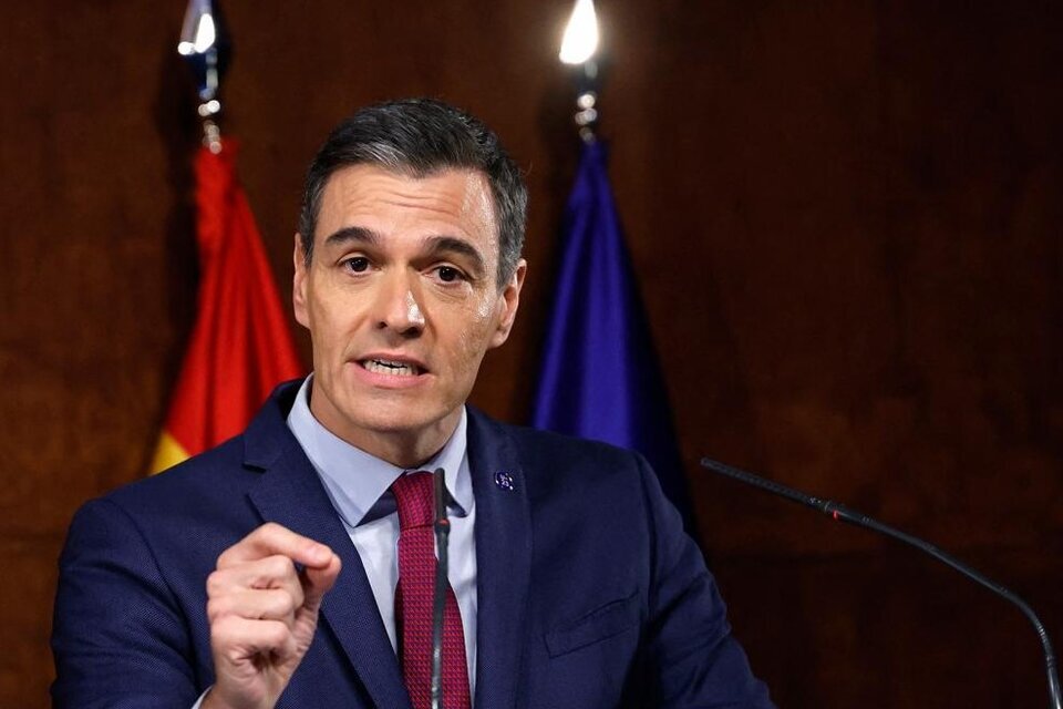 Sánchez cargó contra Milei (Fuente: AFP)