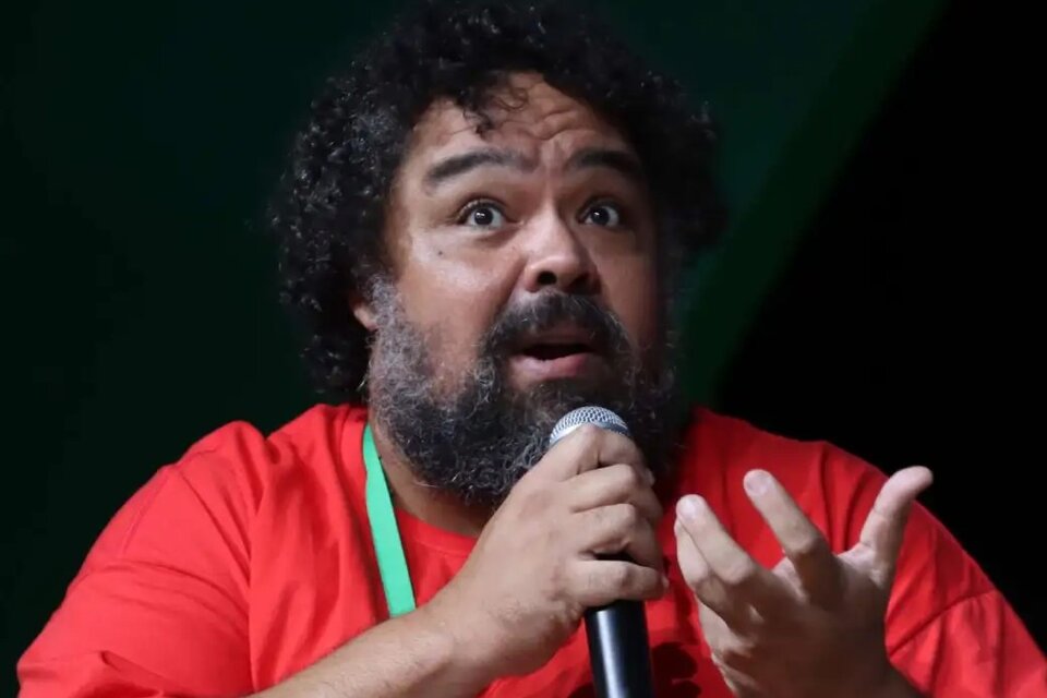 Bernardo Oliveira durante la programación de la FILBo. Imagen: Pedro Borges/Alma Preta.