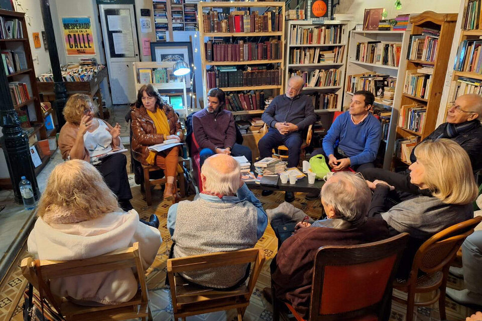 El encuentro se realizó en la librería y cooperativa La Libre.