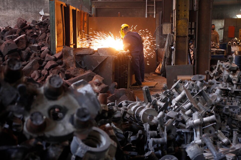 Se derrite la industria nacional metalúrgica
