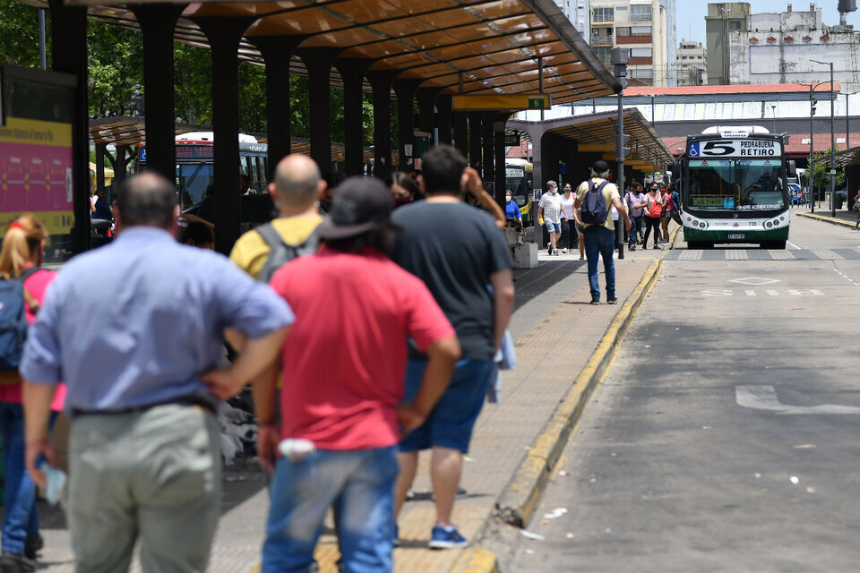 Colectivos en Buenos Aires: cómo afectará la reunión paritaria del martes 21 al servicio de transporte (Fuente: NA)