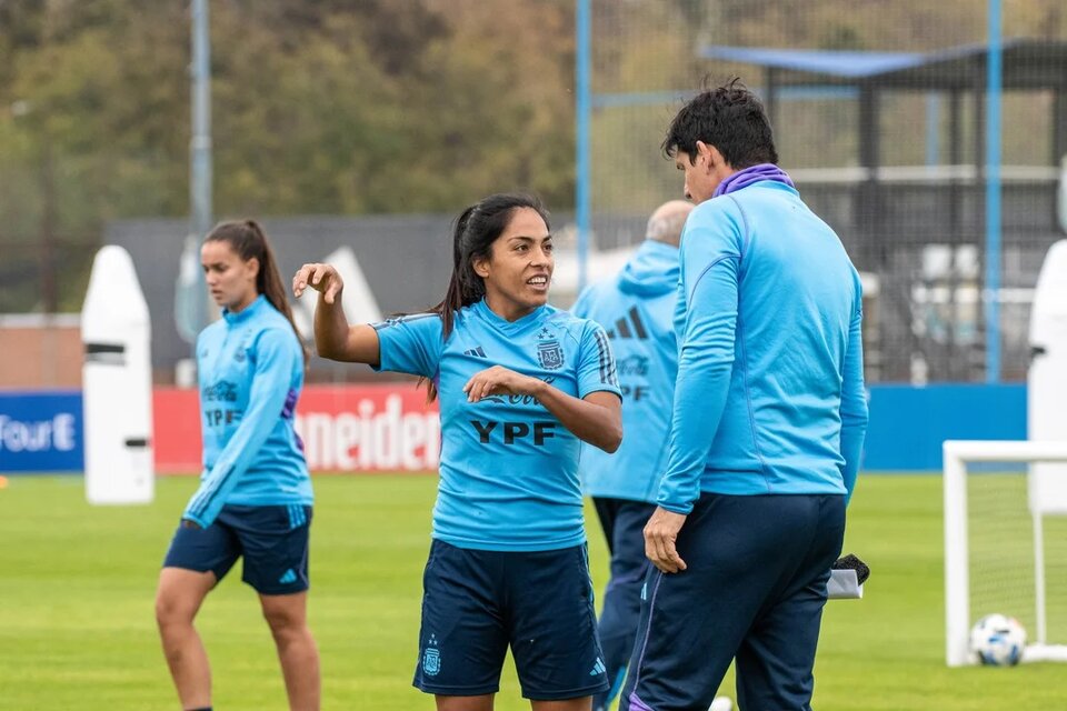 Práctica de la Selección Femenina de fútbol (Fuente: Prensa Argentina)