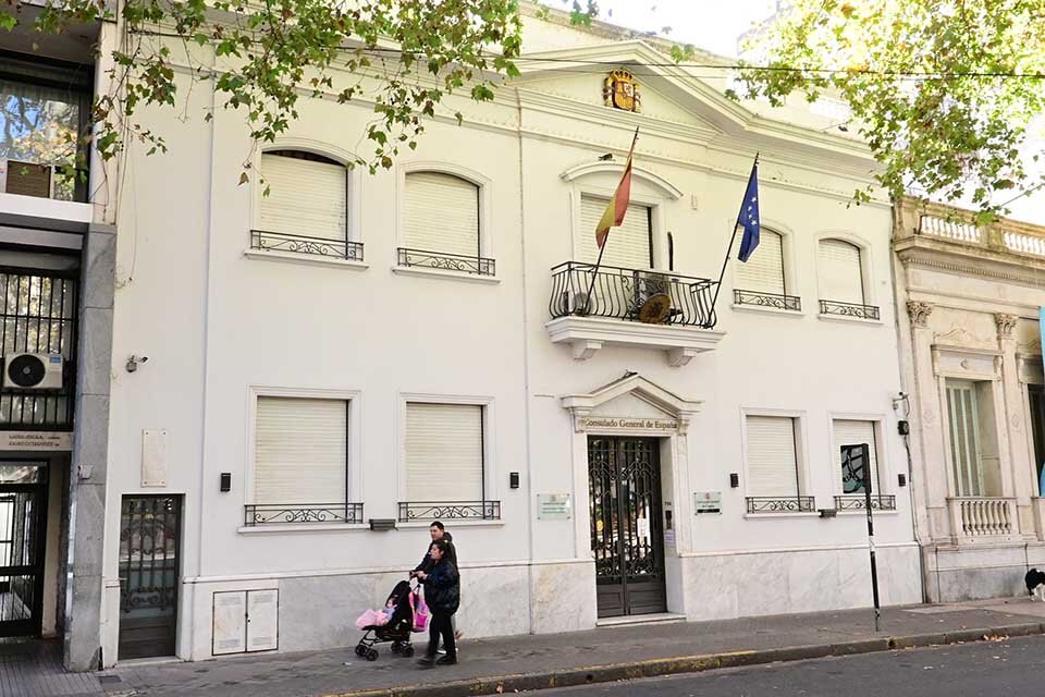 Trámites de ciudadanía se realizan normalmente en el Consulado. (Fuente: Sebastián Granata)