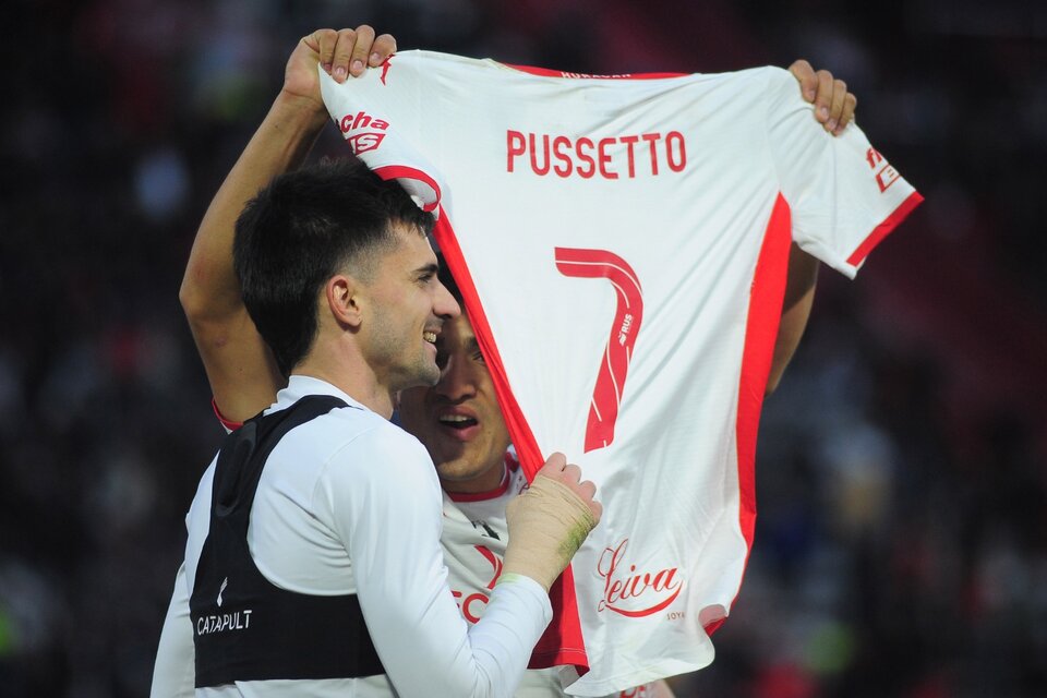 Pussetto se sacó la camiseta para festejar su gol de penal (Fuente: Fotobaires)