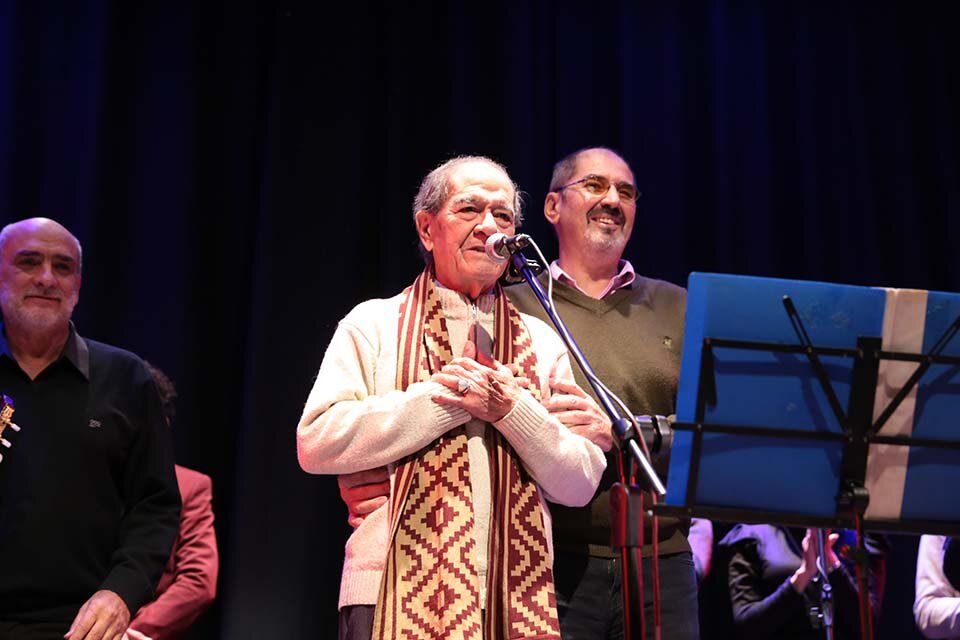 Carlos Pino cantó solo, con Fander, con Los Originales Trovadores, en una noche inolvidable.  (Fuente: Prensa Ministerio de Cultura de Santa Fe)