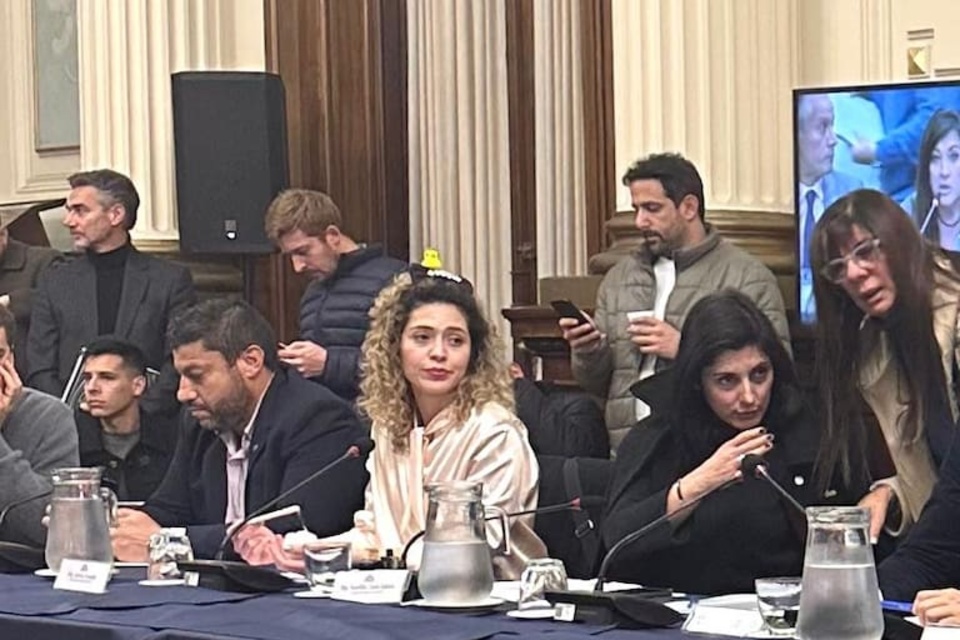 Lourdes Arrieta con el popular patito amarillo sobre la cabeza.