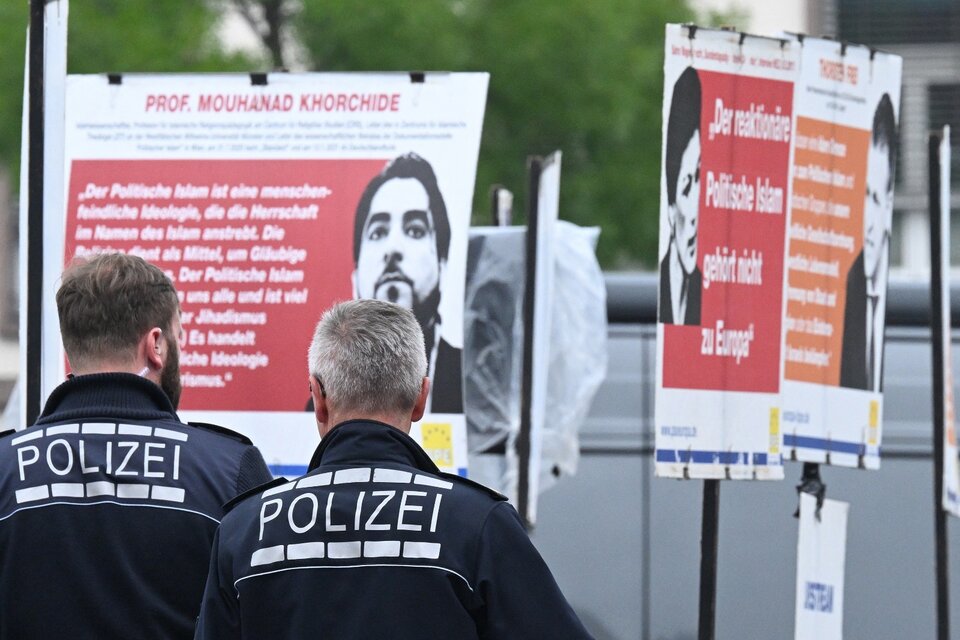 Policías de Mannheim se hacen presentes en el lugar del atentado. (Fuente: AFP)