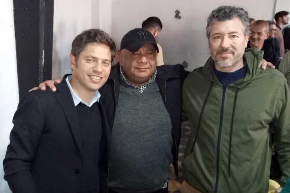 Kicillof con Aldo Villalba (FETRAES) y Hugo Ríos (Descamisados). 