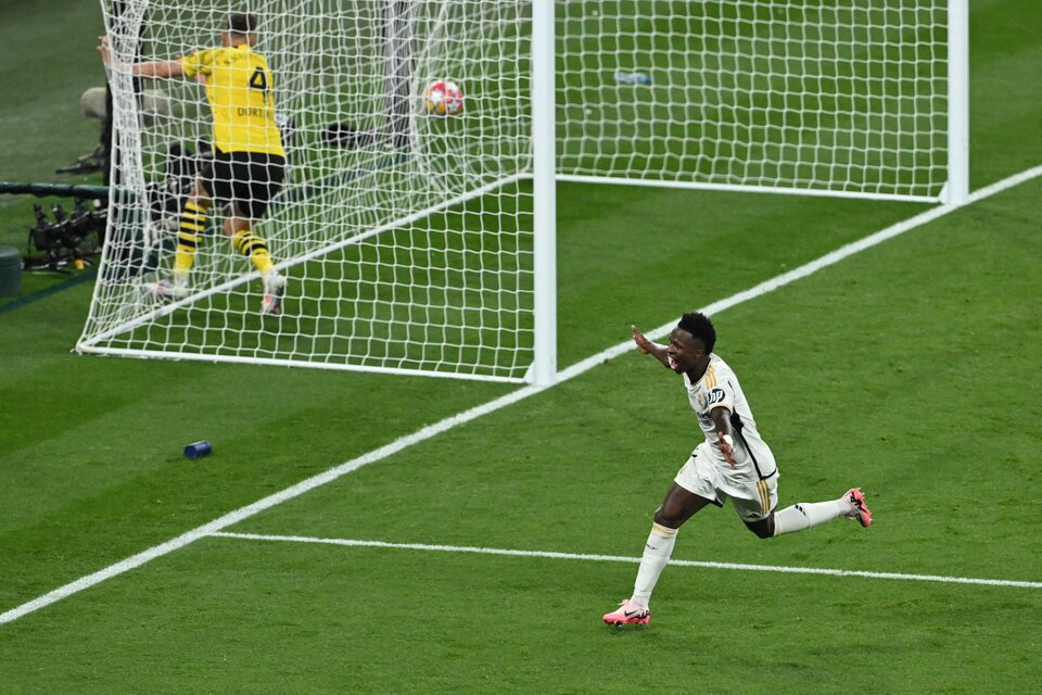 Vinícius festeja tras sentenciar el marcador en Wembley  (Fuente: AFP)